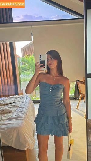 Develique photo #0374