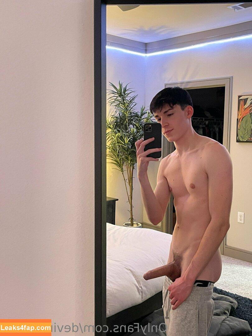 devinholtxxx / thedevinholt leaked photo photo #0001