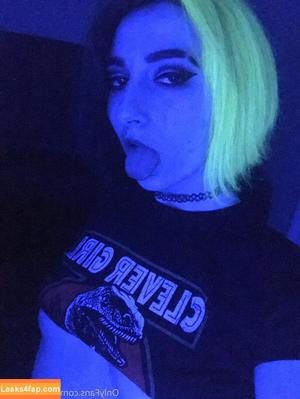 deviouslilwolf photo #0002