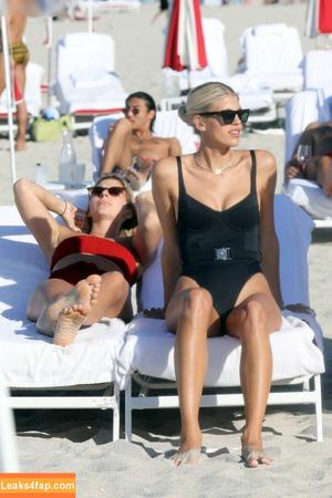 Devon Windsor photo #0020