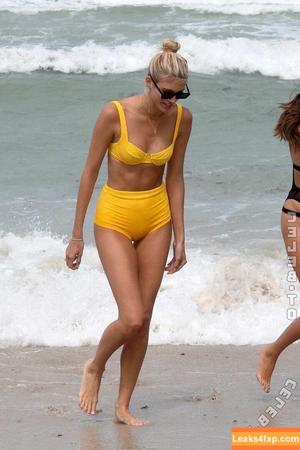 Devon Windsor photo #0045