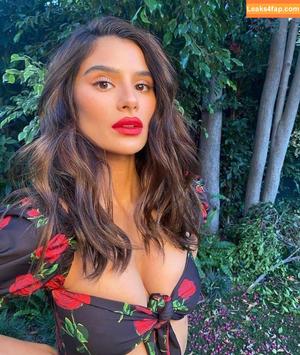 Diane Guerrero photo #0023