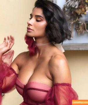 Diane Guerrero photo #0031