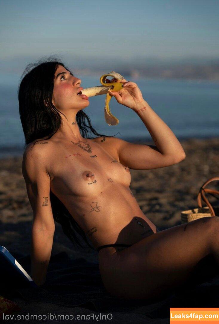 dicembre.val /  leaked photo photo #0003
