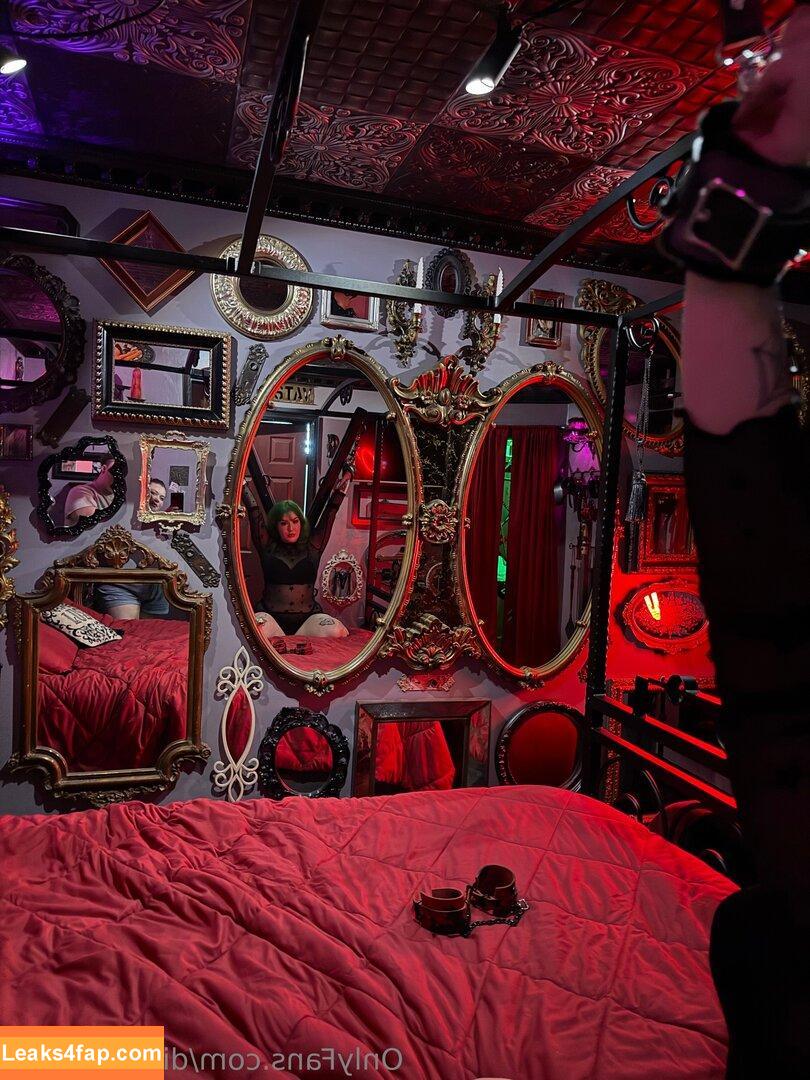 divine.venus / _jon.ebackup leaked photo photo #0009