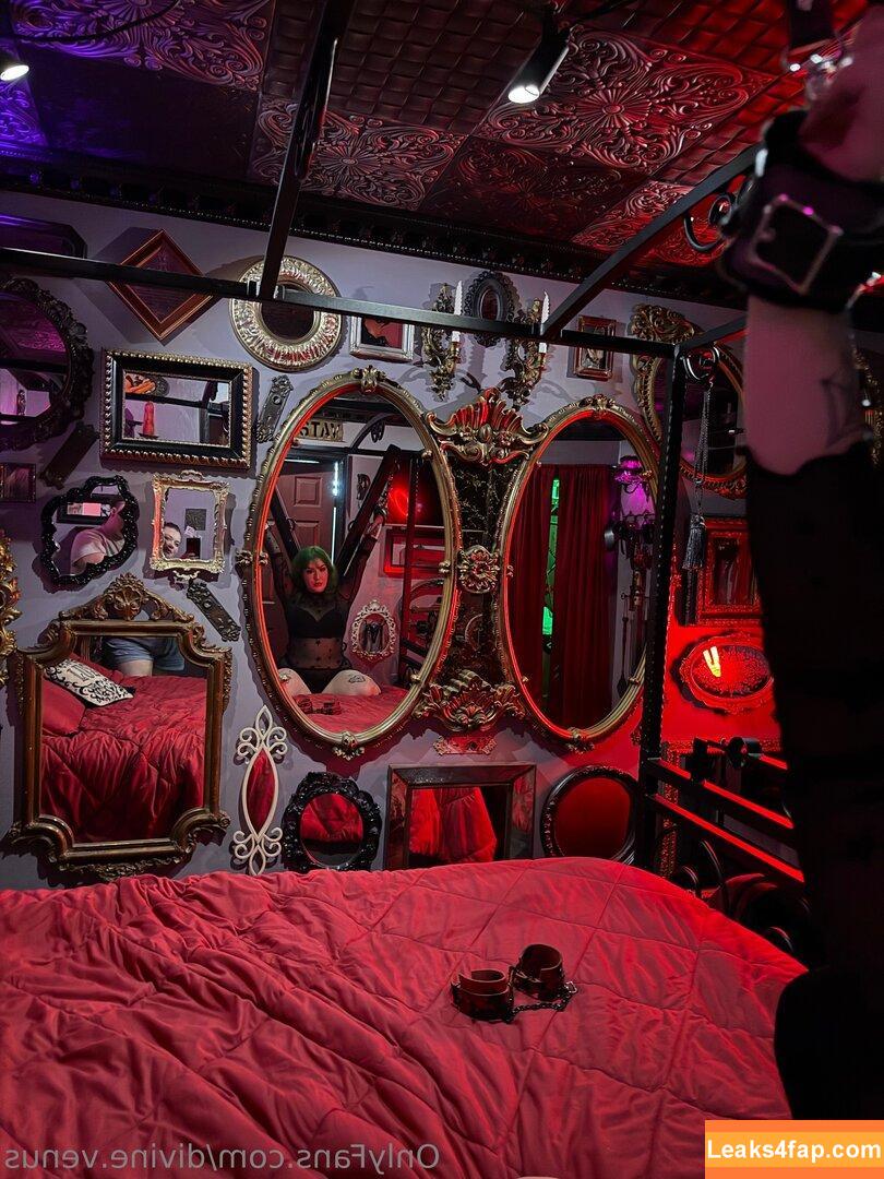 divine.venus / _jon.ebackup leaked photo photo #0035