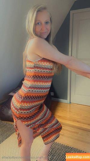 divorcedhotwife photo #0365