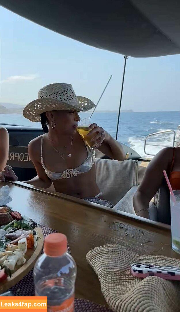 Dixie D'amelio / charliesdamelio / dixiedamelio leaked photo photo #0291