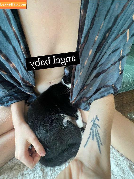 Doddleoddle / Dodie Clark leaked photo photo #0002