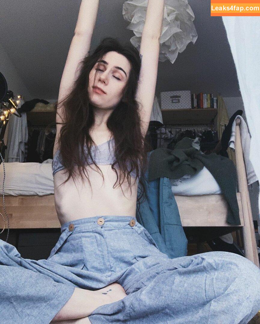 Doddleoddle / Dodie Clark leaked photo photo #0013