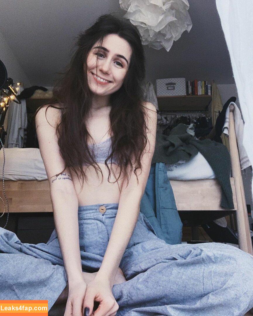Doddleoddle / Dodie Clark leaked photo photo #0014