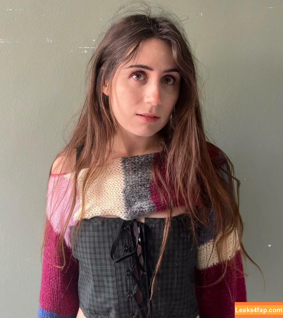 Doddleoddle / Dodie Clark leaked photo photo #0055