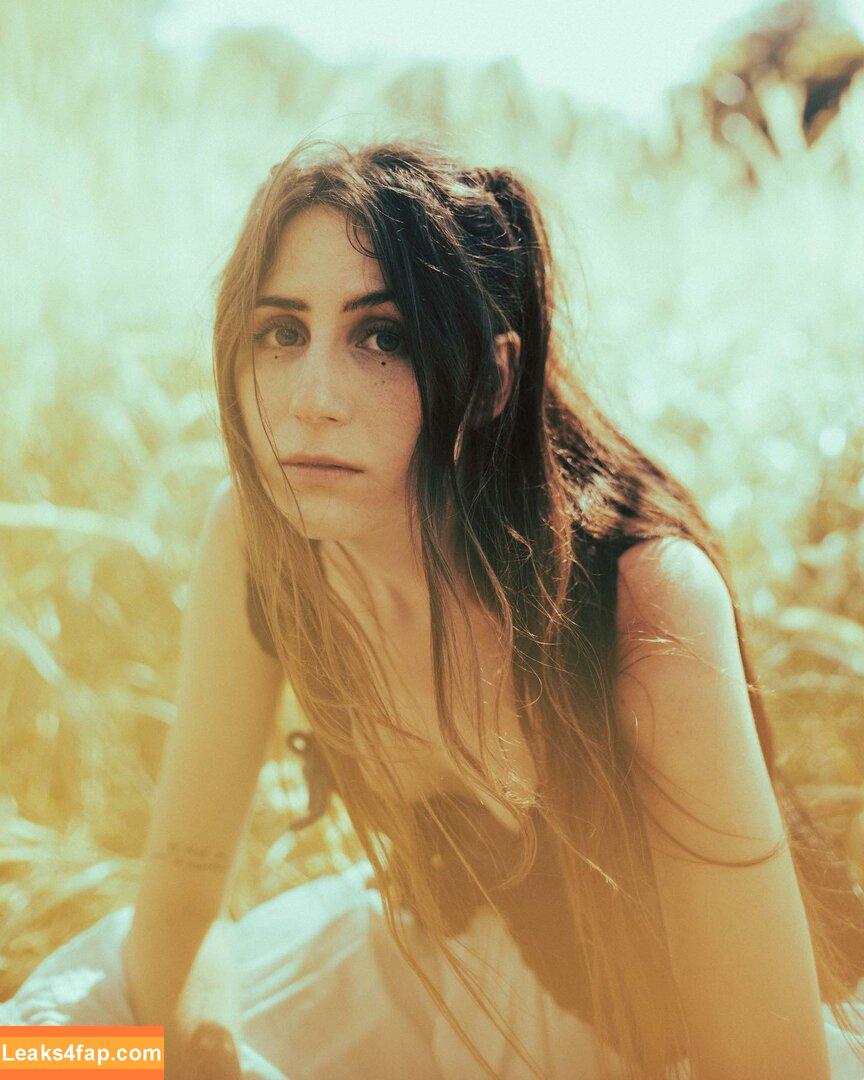 Doddleoddle / Dodie Clark leaked photo photo #0058