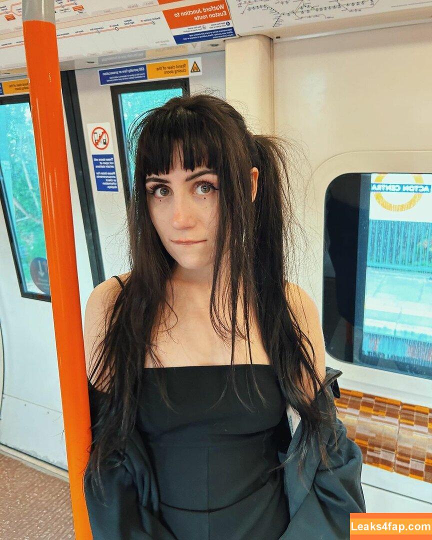 Doddleoddle / Dodie Clark leaked photo photo #0069