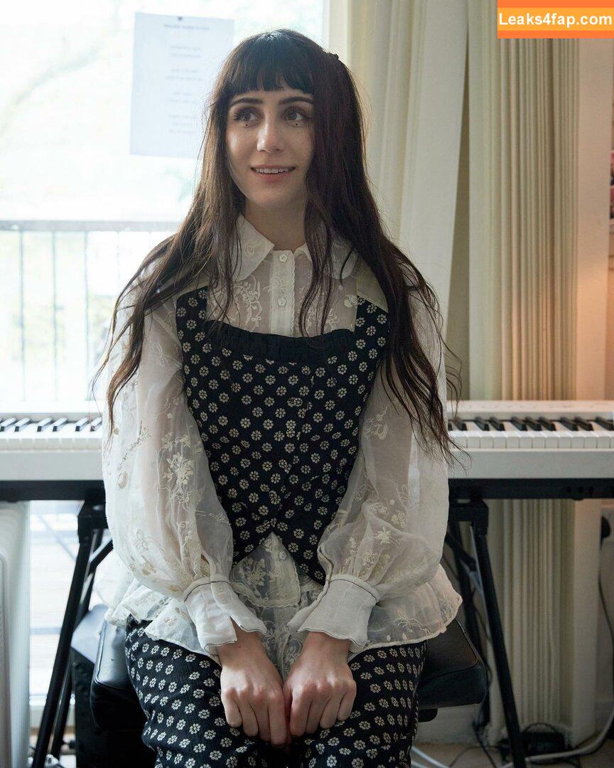 Doddleoddle / Dodie Clark leaked photo photo #0085