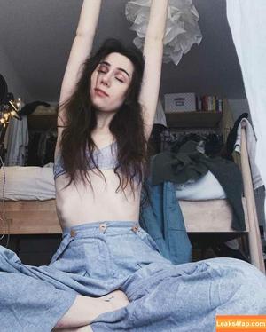 Dodie Clark photo #0006