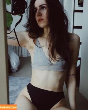 Dodie Clark photo #0008