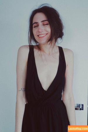 Dodie Clark photo #0017