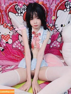 DollyMew photo #0029