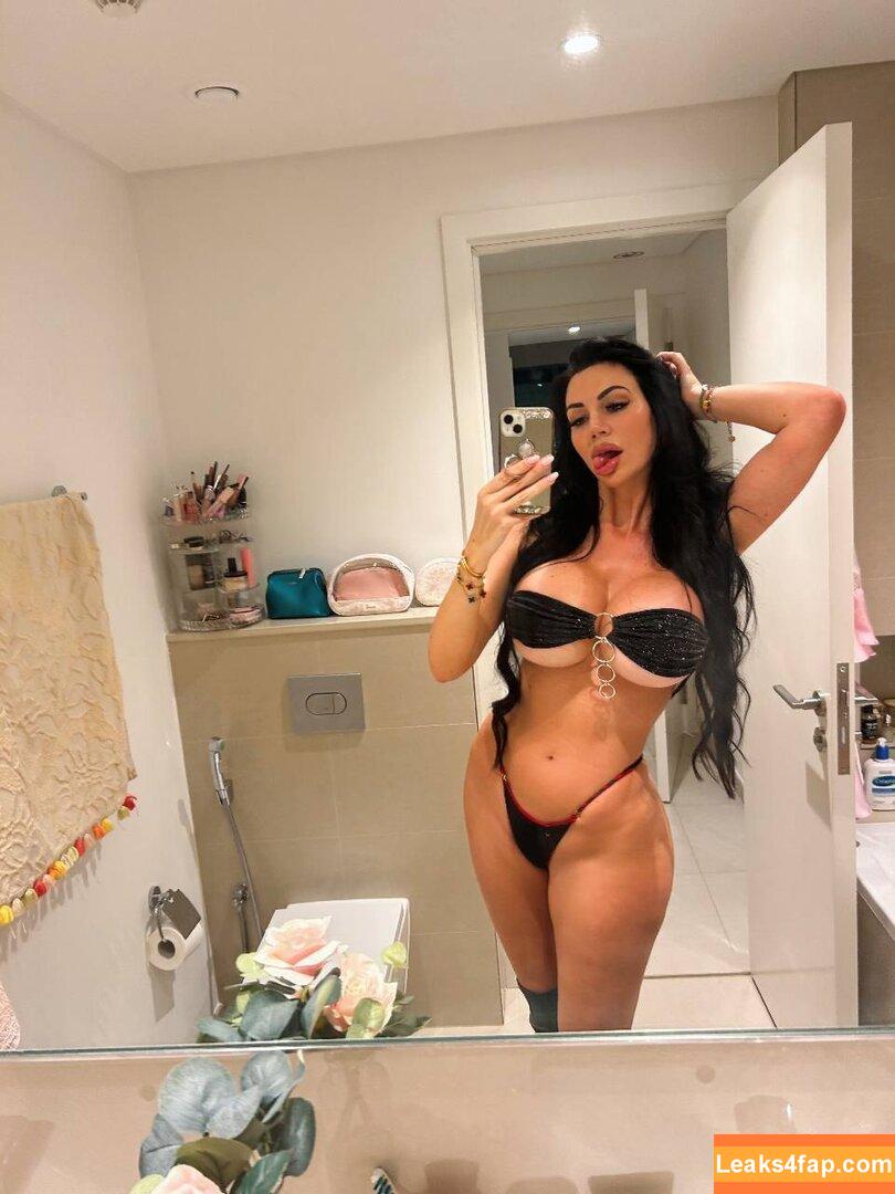 domme_yvonne / its_mejames0 leaked photo photo #0064