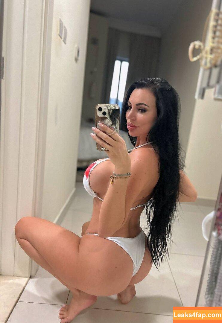 domme_yvonne / its_mejames0 leaked photo photo #0067