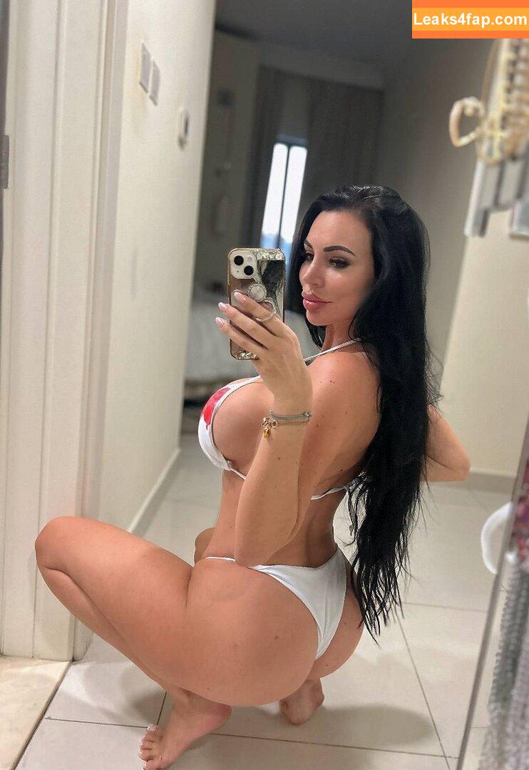 domme_yvonne / its_mejames0 leaked photo photo #0111