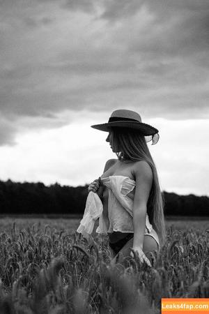 Doris Sensual photo #0024