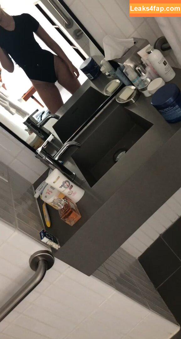 Dove Cameron / DoveCameron / darkwingdove leaked photo photo #0697