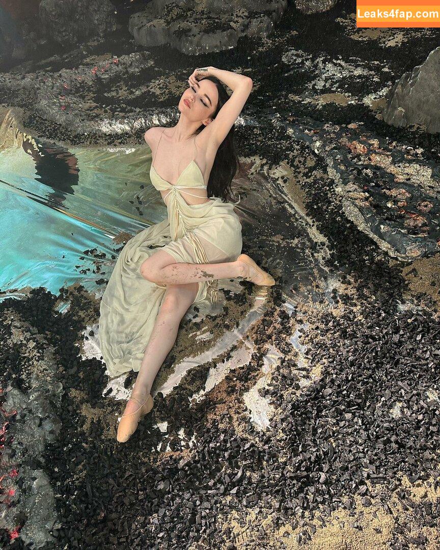 Dove Cameron / DoveCameron / darkwingdove leaked photo photo #0828