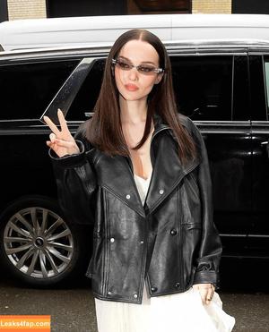 Dove Cameron фото #1608