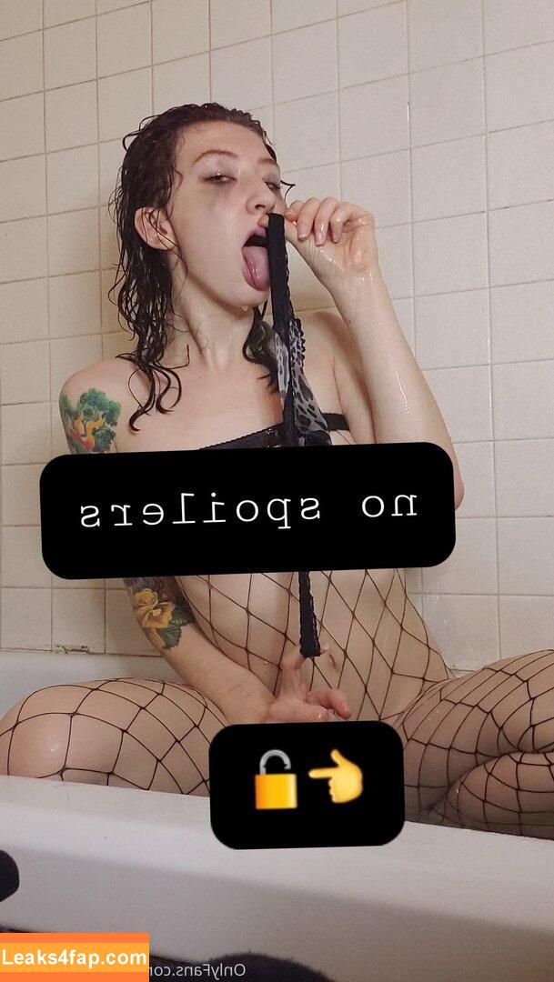 dumbcuntfree /  leaked photo photo #0013