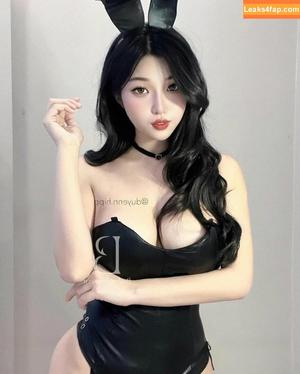 Duyenn Hipp photo #0657