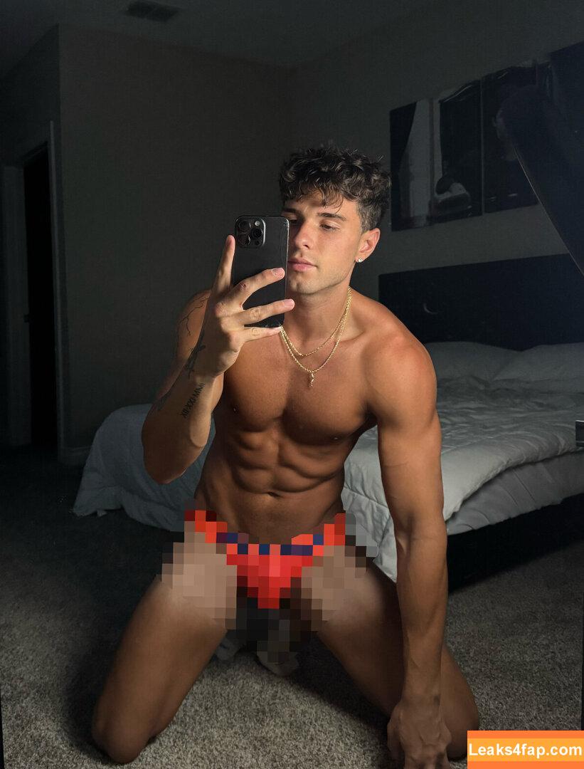 dylan.nichols13 /  leaked photo photo #0002