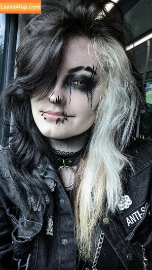 Easygoinggoth photo #0002