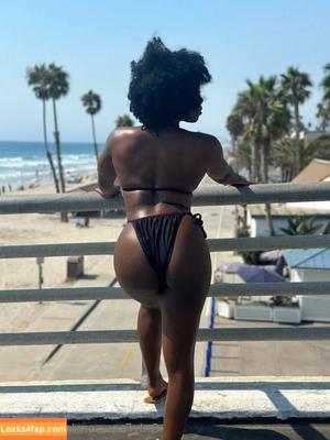 Ebony Butts photo #0009