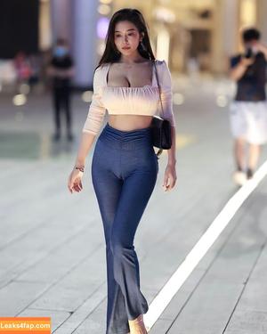 Echo Yue photo #0040