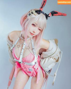 eeelyeee photo #0868