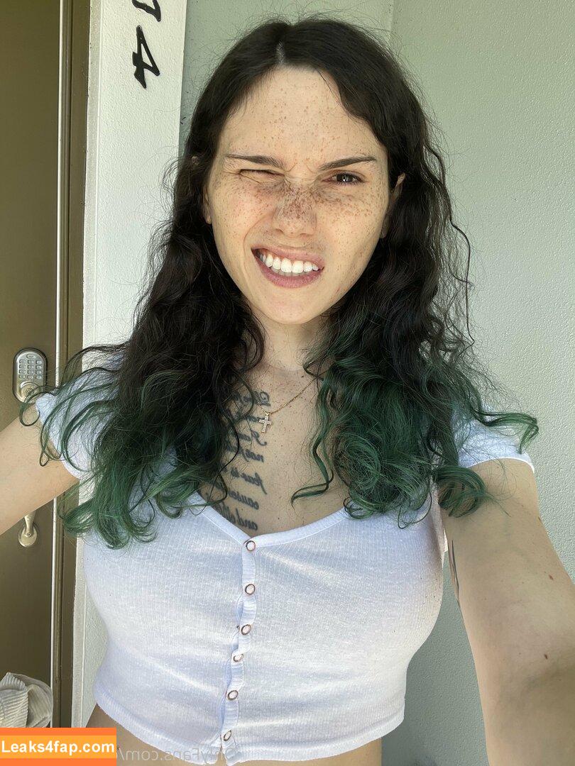 eeveebeevip / eeveebee leaked photo photo #0035
