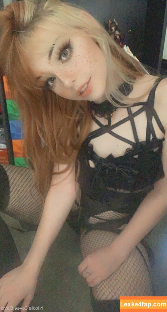eeveedavis /  leaked photo photo #0022
