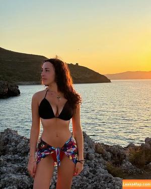 Elena Caputo photo #0009