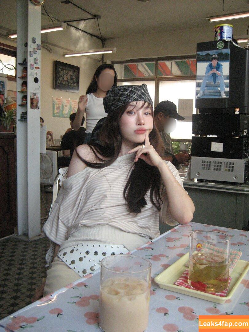 elfin_prairie /  leaked photo photo #0015