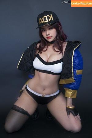 Elina Yi photo #0075