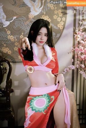 Elina Yi photo #0218