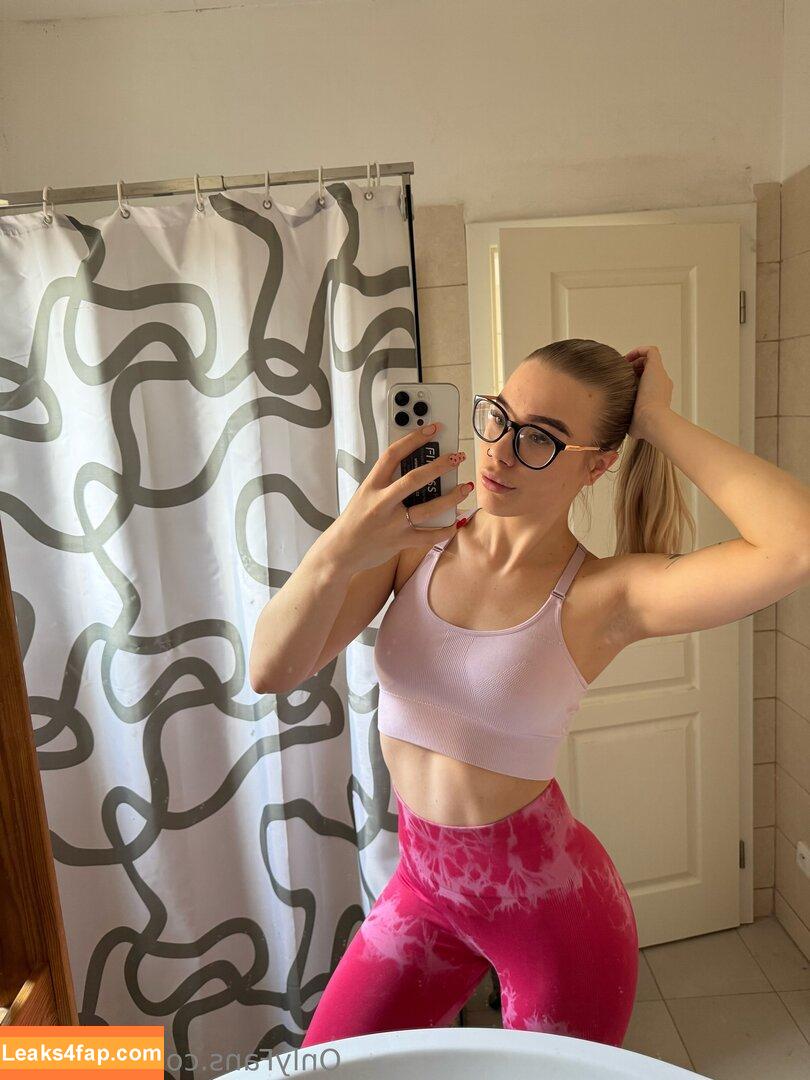 elinka18 / elinatwitch leaked photo photo #0018