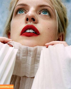 Elisabeth Moss photo #0024