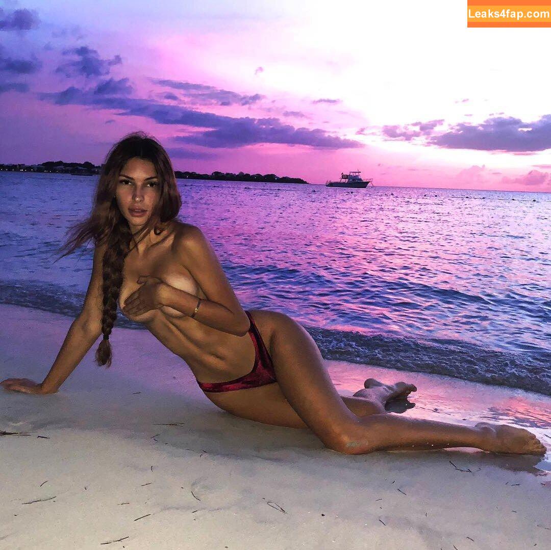 Elisabeth Rioux /  leaked photo photo #0009