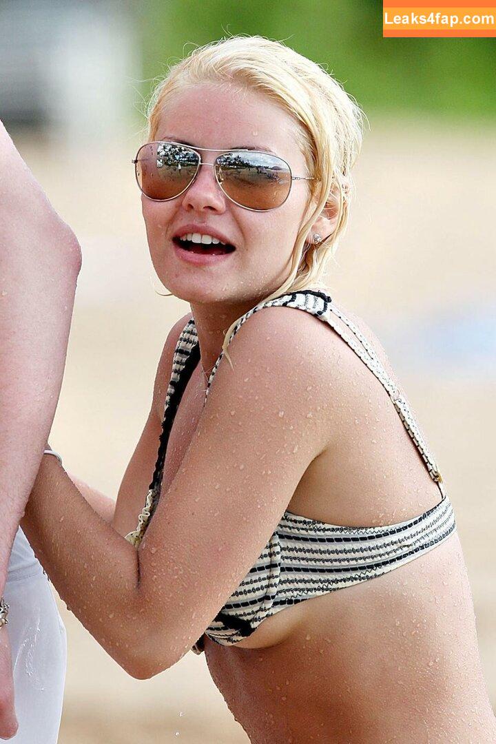 Elisha Cuthbert / Girl Next Door / elishaphaneuf leaked photo photo #0059