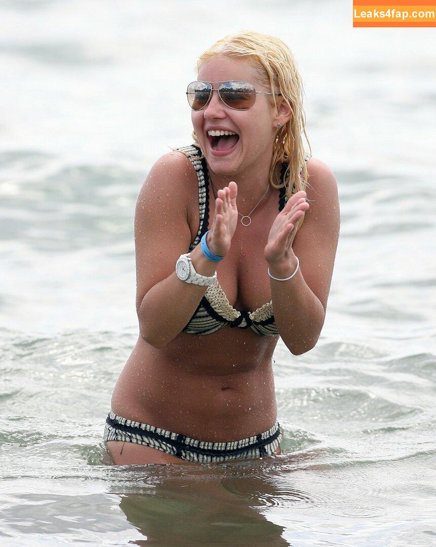 Elisha Cuthbert / Girl Next Door / elishaphaneuf leaked photo photo #0063