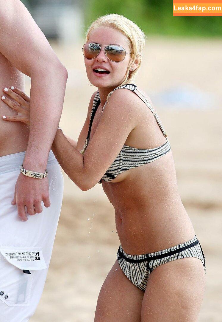 Elisha Cuthbert / Girl Next Door / elishaphaneuf leaked photo photo #0065