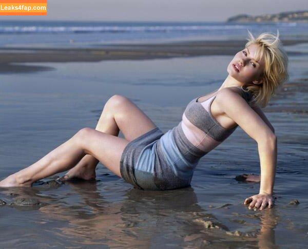 Elisha Cuthbert / Girl Next Door / elishaphaneuf leaked photo photo #0078